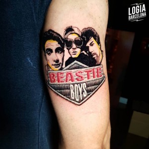 tatuaje_brazo_beastie_boys_logia_barcelona_duda_lozano 